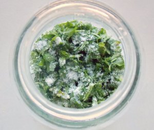 Заготовка зелени с солью