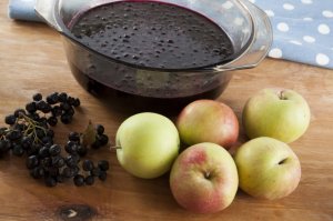 Варенье из черноплодной рябины и яблок