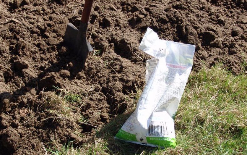 Использование гуматов при удобрении почвы