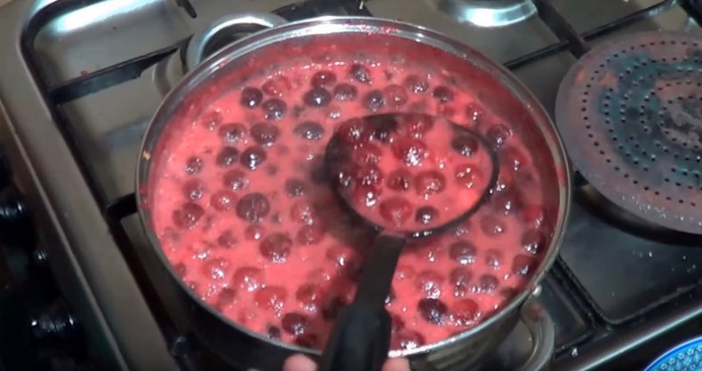 Как приготовить джем из вишни и красной смородины