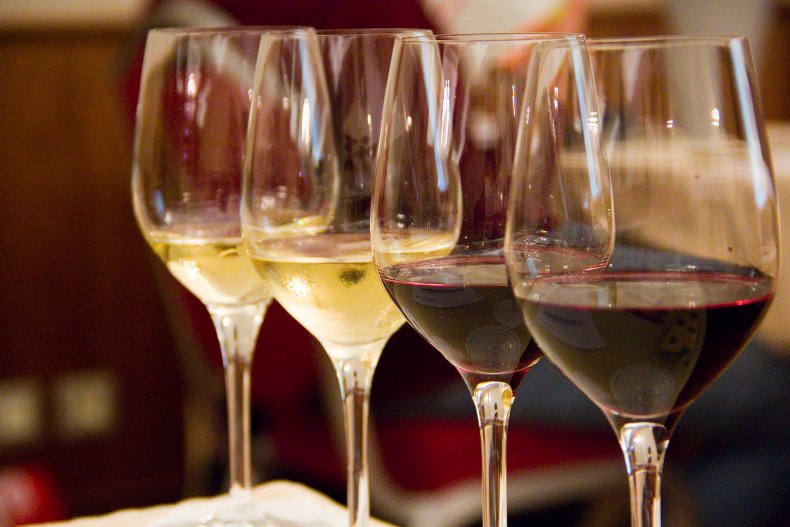 Десертное вино из винограда. Десертные вина. Белые десертные вина. Столовое десертное белое вино. Десертные французские вина.