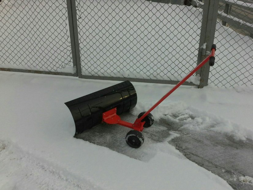 Особенности выбора лопаты для уборки снега