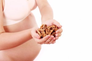 Грецкий орех для беременных женщин