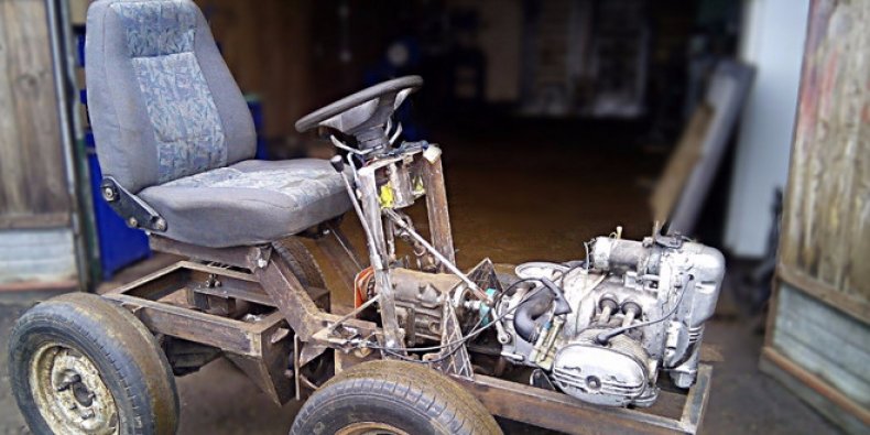Рулевое управление и сиденье мини-трактора
