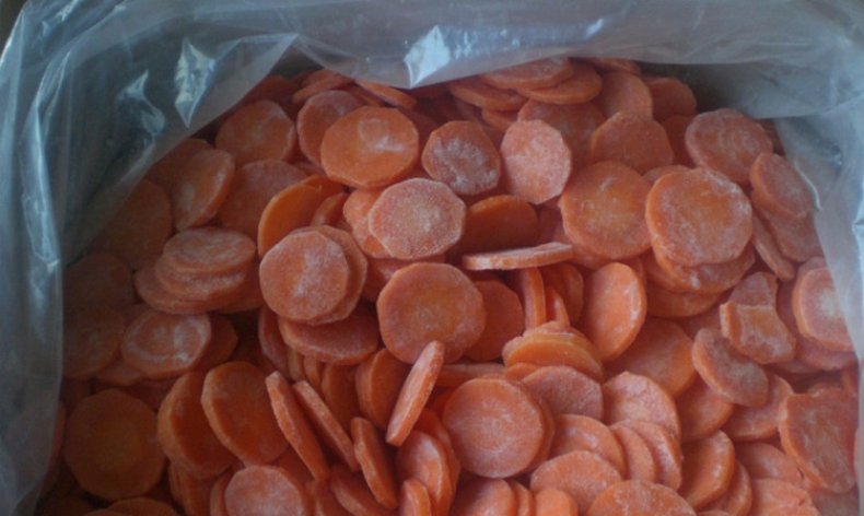 Сырая замороженная морковь