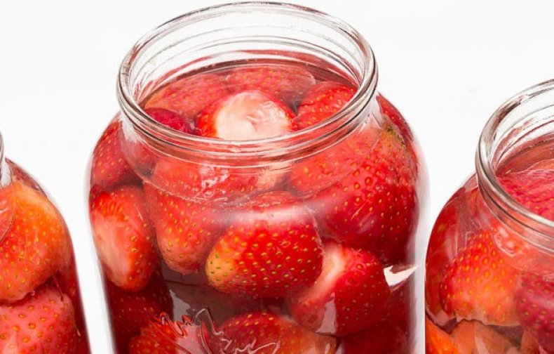 Как приготовить компот из клубники на зиму простой рецепт заготовки вкусной ягоды