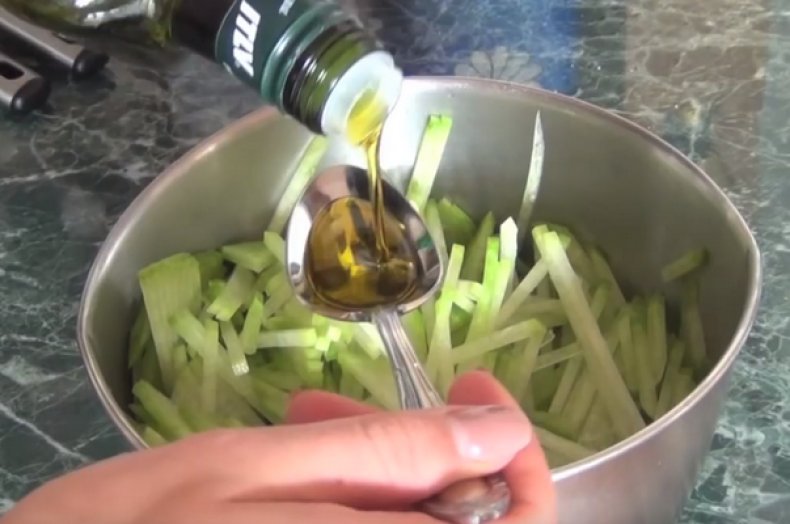 Салат с зеленой редькой