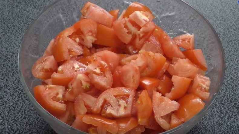 Салат из помидоров с перцем и морковью