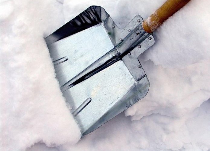 Как сделать лопату для уборки снега своими руками: изготовление .