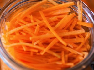 Как приготовить морковь по-корейски на зиму в домашних условиях: простой рецепт с фото