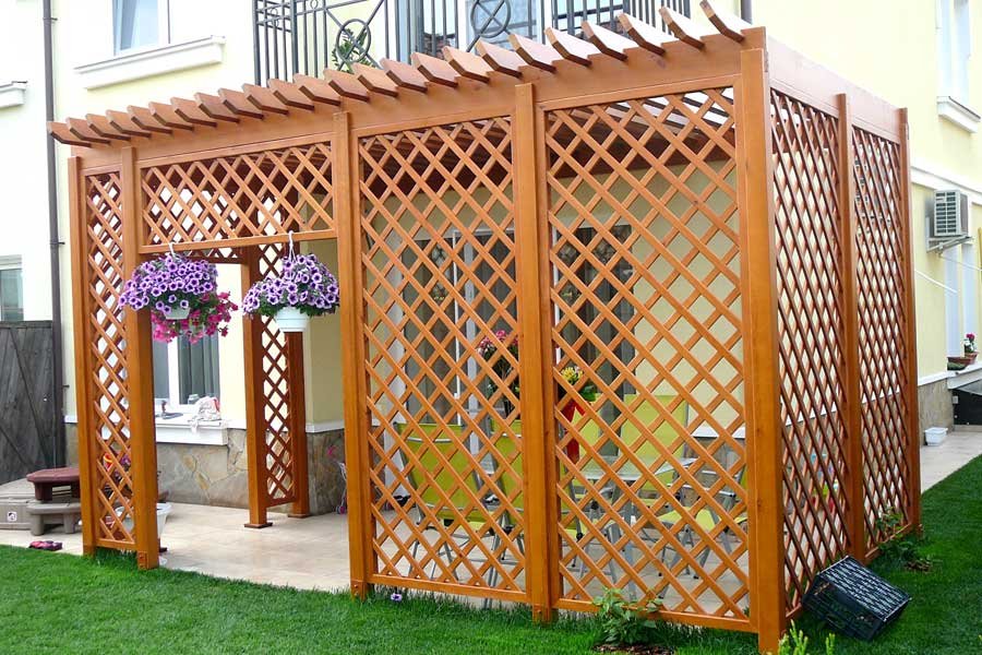 Сетка на беседку: 5 популярных вариантов для защиты от солнца
