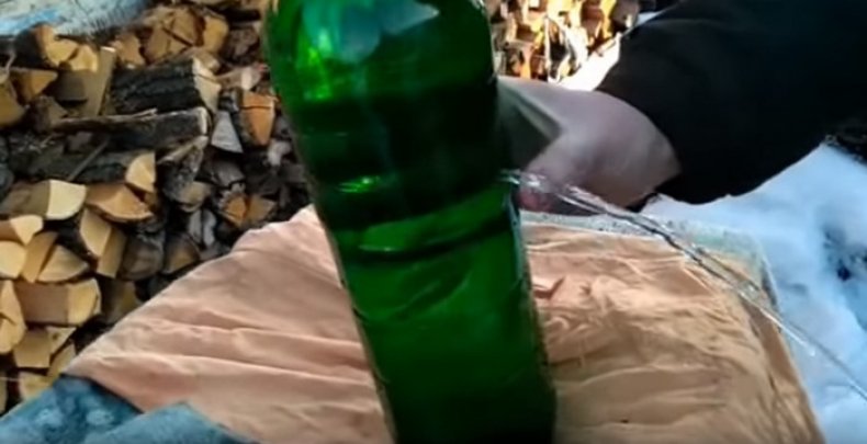 Автоматическая поилка из пластиковой бутылки