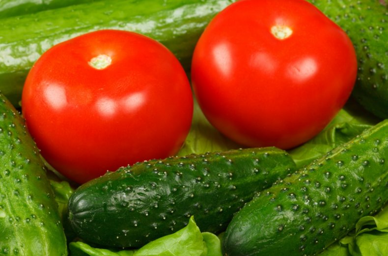 В Украине резко подорожали томаты и подешевели огурцы
