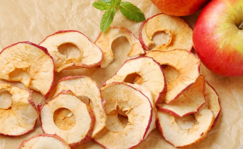 Беларусь стала лидером экспортных поставок сушёных яблок в Россию