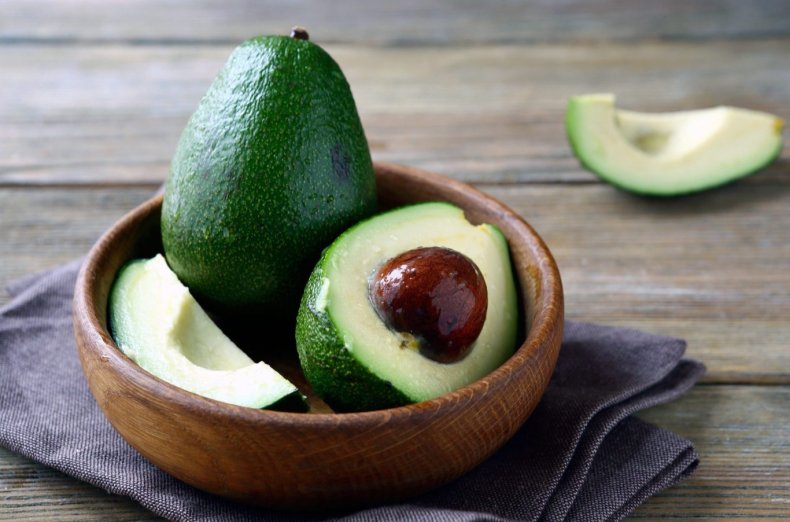 На Гавайях вырастили огромное авокадо весом более 2 килограммов